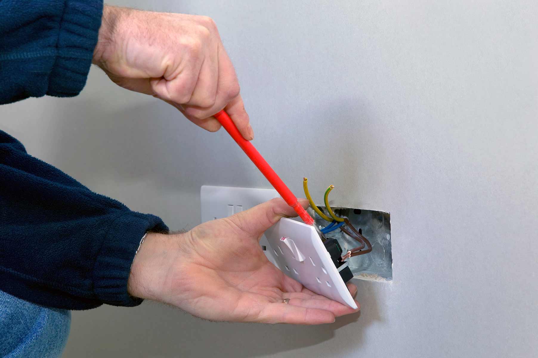 Our electricians can install plug sockets for domestic and commercial proeprties in Gosport and the local area. 